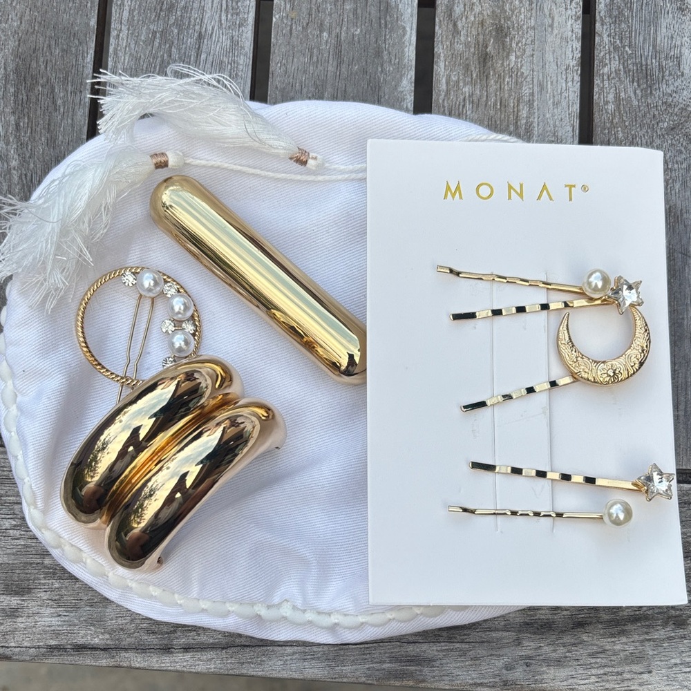 Monat Gold Hair Accessory & Brooch Set